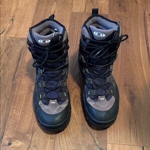 Vintage Salomon Snow Hiking Boots Contagrip
Outdoor Gorpcore Men's
Size 11